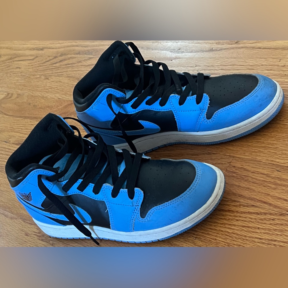 Nike Air High Top Sneakers size 7Y